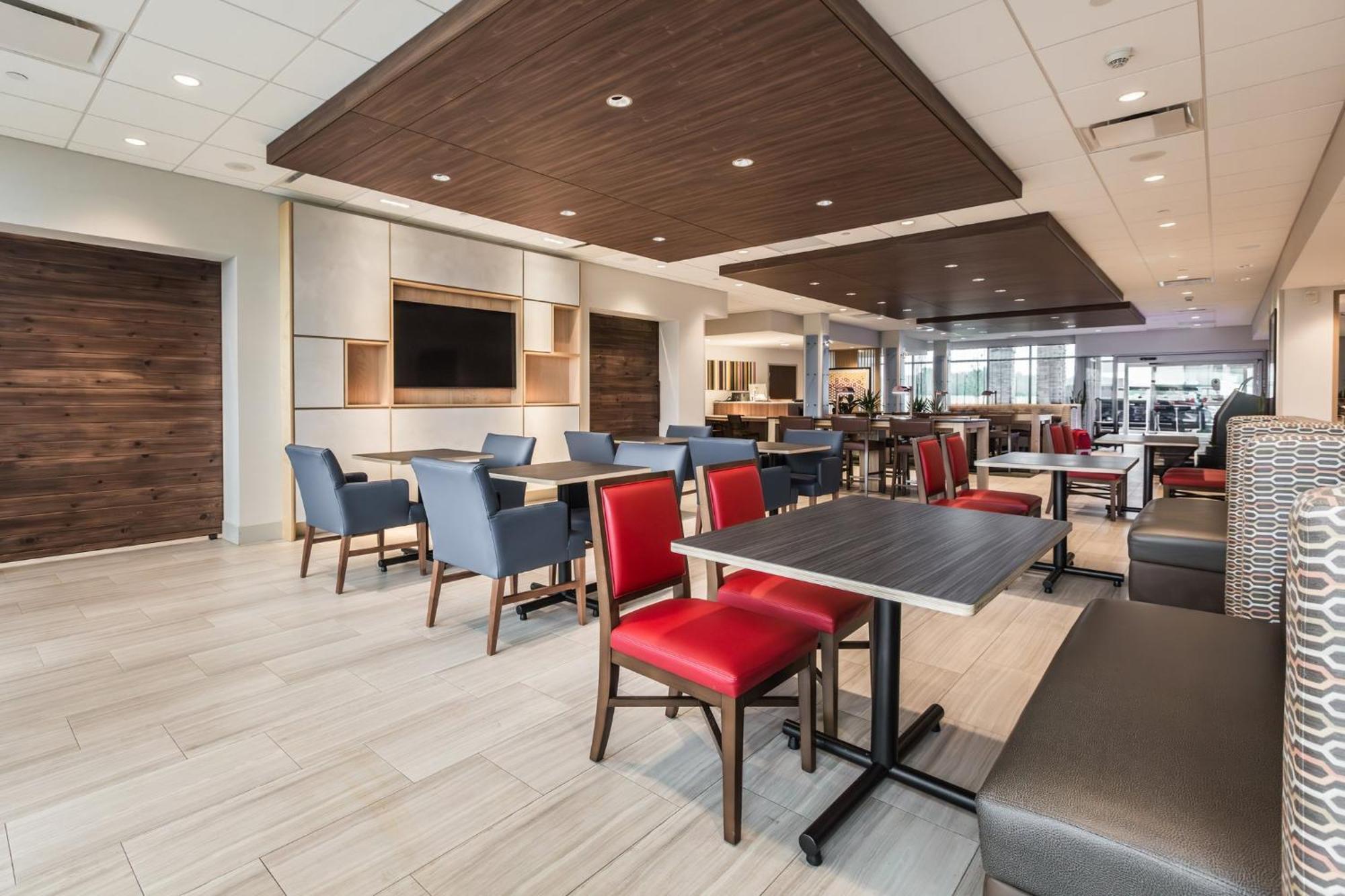Holiday Inn Express & Suites - Welland Exterior photo