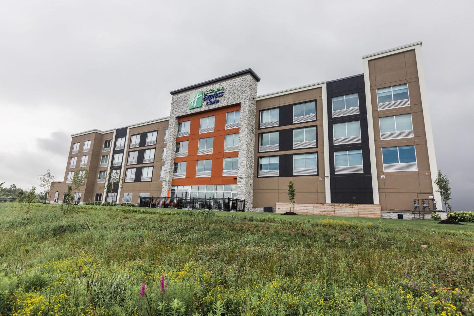 Holiday Inn Express & Suites - Welland Exterior photo